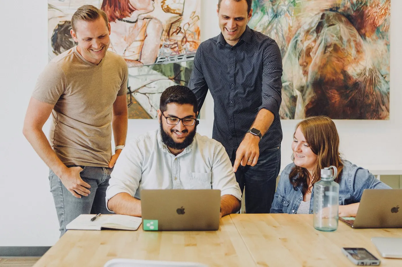 Imagen ilustrativa: equipo de una pyme reunido en una oficina